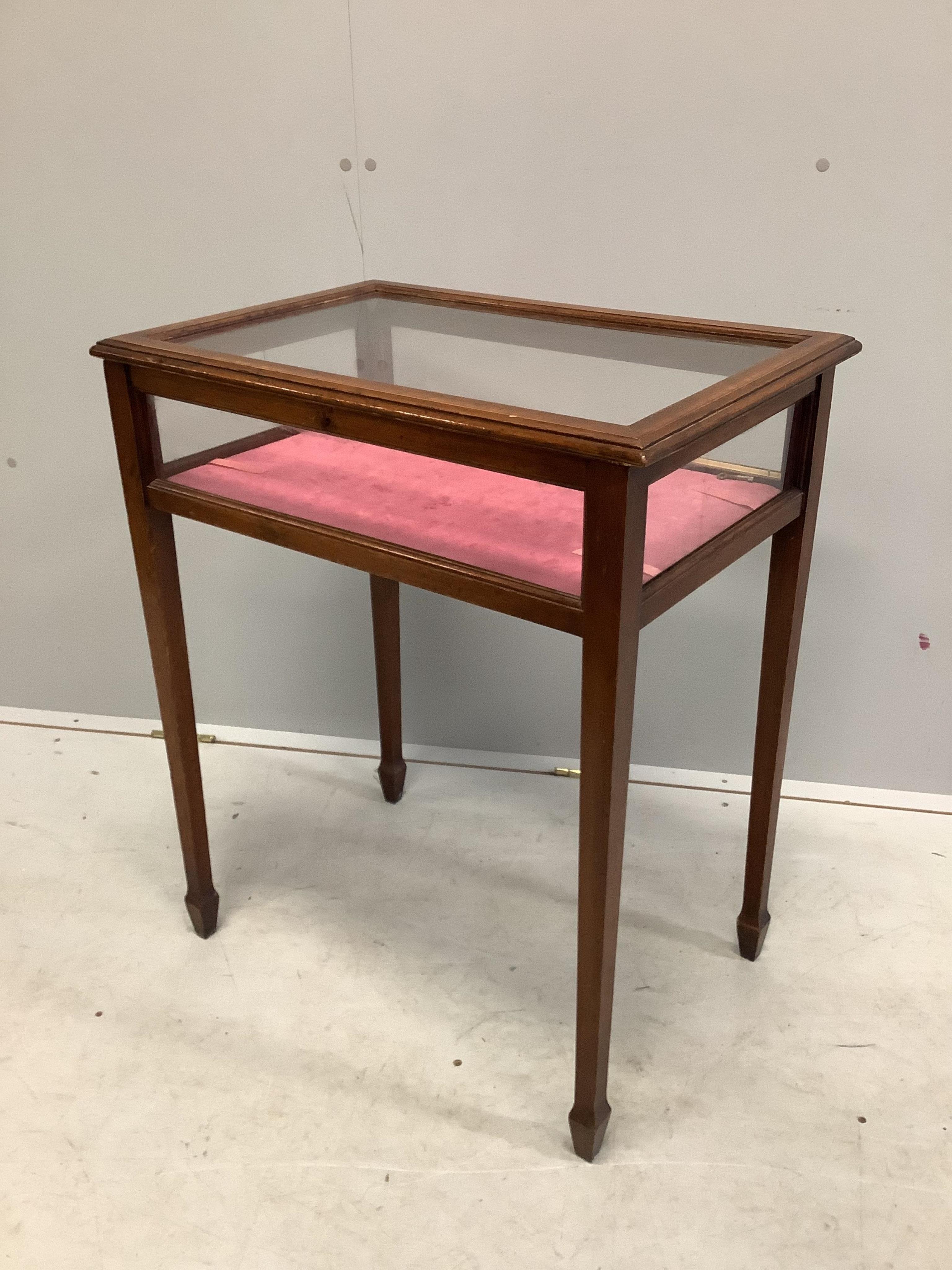 An Edwardian satinwood banded mahogany bijouterie table, width 63cm, depth 43cm, height 77cm. Condition - fair, top loose